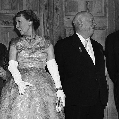 Первая леди СССР Нина Хрущева, первая леди США Мейми Эйзенхауэр, первый секретарь ЦК КПСС Никита Хрущев и президент США Дуайт Эйзенхауэр, 1959 год