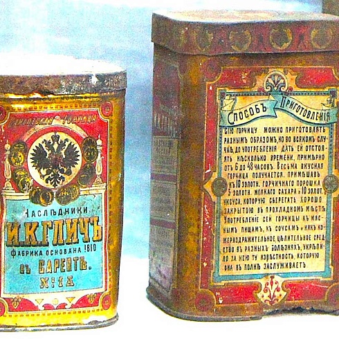 Банки с порошком сарептской горчицы от наследника Найтса – купца Глича (Johann Kaspar Glitch). (из экспозиции Музея-заповедника Старая Сарепта, фото авторов)
