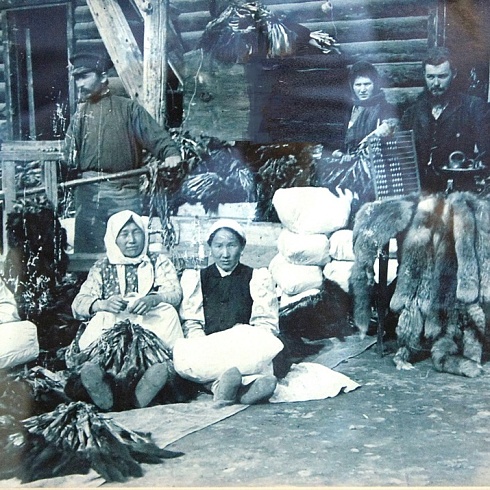 Якутские крестьяне на рынке (1900-е гг) Фото из экспозиции Музея истории и культуры народов Севера в Якутске